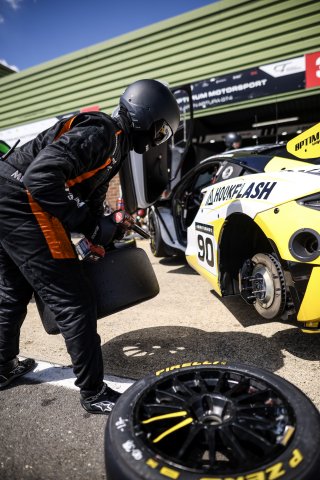 #90 - Marc Warren / Jack Brown - Optimum Motorsport McLaren Artura GT4
 | SRO / JEP