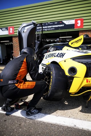 #90 - Marc Warren / Jack Brown - Optimum Motorsport McLaren Artura GT4
 | SRO / JEP
