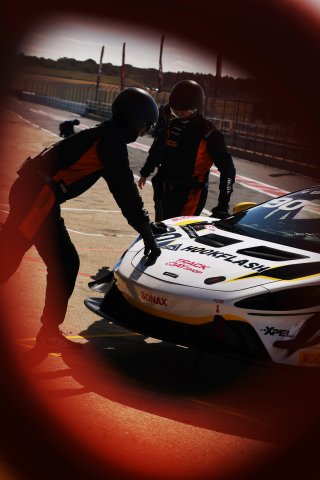 #90 - Marc Warren / Jack Brown - Optimum Motorsport McLaren Artura GT4
 | SRO / JEP