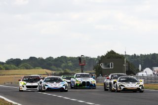 Start of Race 1 GT4 - #17 - Harry George / Luca Hopkinson - Optimum Motorsport McLaren Artura GT4 and #90 - Marc Warren / Jack Brown - Optimum Motorsport McLaren Artura GT4 lead
 | SRO / JEP
