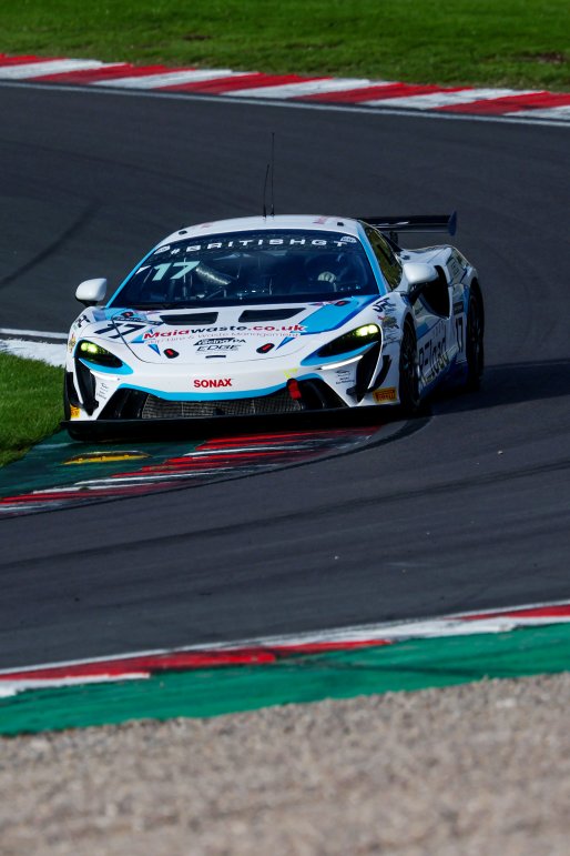 #17 - Harry George / Luca Hopkinson - Optimum Motorsport McLaren Artura GT4
 | SRO / JEP