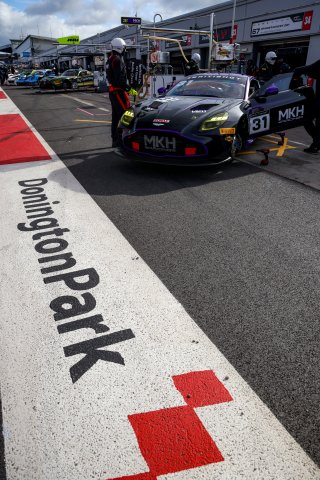 #31 - Michael Orant / Owen Hizzey - MKH Racing Aston Martin Vantage AMR GT4 Evo
 | SRO / JEP