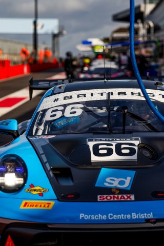 #66 - Nick Jones / Sven Muller - Team Parker Racing Porsche 911 GT3 R (992)
 | SRO / JEP