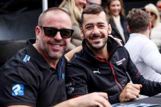 #66 - Nick Jones / Sven Muller - Team Parker Racing Porsche 911 GT3 R (992)
 | JEP