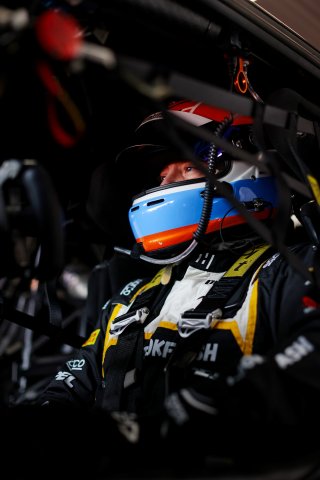 #90 - Marc Warren - Optimum Motorsport McLaren Artura GT4
 | SRO / JEP
