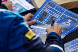 Autograph session in the paddock
 | JEP
