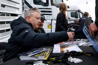 Autograph session in the paddock
 | JEP