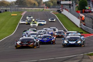 Start of the Race - #1 - Rob Collard / Hugo Cook - Barwell Motorsport Lamborghini Huracan GT3 Evo2 leads from #78 - Alex Martin / Sandy Mitchell - Barwell Motorsport Lamborghini Huracan GT3 Evo2
 | SRO / JEP