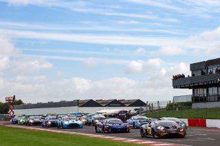 Start of the Race - #1 - Rob Collard / Hugo Cook - Barwell Motorsport Lamborghini Huracan GT3 Evo2 leads from #78 - Alex Martin / Sandy Mitchell - Barwell Motorsport Lamborghini Huracan GT3 Evo2
 | SRO / JEP