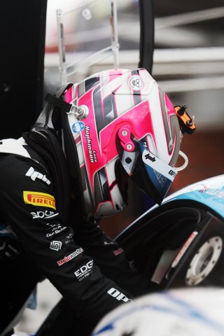 #17 - Luca Hopkinson - Optimum Motorsport McLaren Artura GT4
 | SRO / JEP