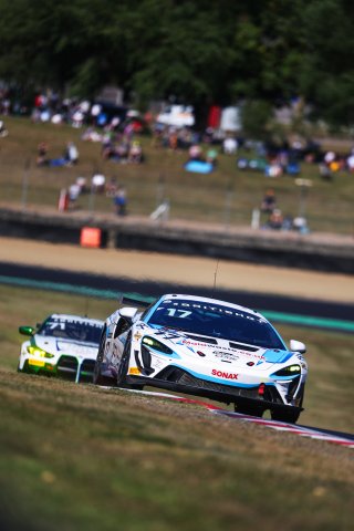 #17 - Harry George / Luca Hopkinson - Optimum Motorsport McLaren Artura GT4
 | SRO / JEP