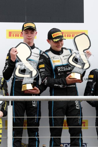 #17 - Harry George / Luca Hopkinson - Optimum Motorsport McLaren Artura GT4
 | SRO / JEP