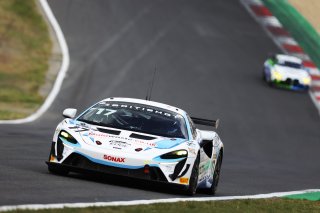 #17 - Harry George / Luca Hopkinson - Optimum Motorsport McLaren Artura GT4
 | SRO / JEP