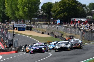 Start of the Race - #18 - Kevin Tse / Maximilian Gotz - 2 Seas Motorsport Mercedes-AMG GT3 Evo leads from #7 - Giacomo Petrobelli / Jonathan Adam - Blackthorn Aston Martin Vantage AMR GT3 Evo
 | SRO / JEP
