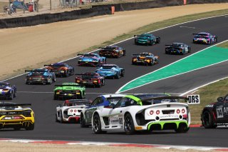Start of the Race - #18 - Kevin Tse / Maximilian Gotz - 2 Seas Motorsport Mercedes-AMG GT3 Evo leads from #7 - Giacomo Petrobelli / Jonathan Adam - Blackthorn Aston Martin Vantage AMR GT3 Evo
 | SRO / JEP