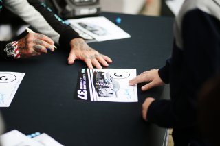 Fans at the Pit Walk, Fans at the Grid Walk
 | SRO / JEP