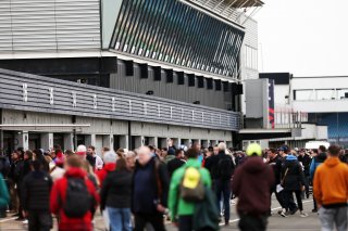 Fans at the Pit Walk, Fans at the Grid Walk
 | SRO / JEP
