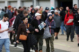 Fans at the Pit Walk, Fans at the Grid Walk
 | SRO / JEP