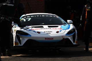 #17 - Harry George / Luca Hopkinson - Optimum Motorsport McLaren Artura GT4 | SRO / JEP