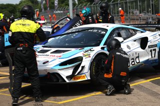 #17 - Harry George / Luca Hopkinson - Optimum Motorsport McLaren Artura GT4 | SRO / JEP