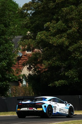 #17 - Harry George / Luca Hopkinson - Optimum Motorsport McLaren Artura GT4
 | SRO / JEP
