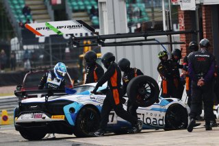 #17 - Harry George / Luca Hopkinson - Optimum Motorsport McLaren Artura GT4
 | SRO / JEP