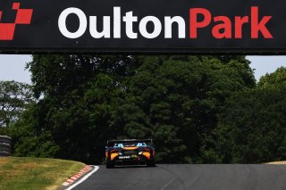 #77 - Morgan Tillbrook / Marvin Kirchhofer - Optimum Motorsport McLaren 720S GT3 Evo | SRO / JEP