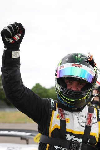 #90 - Marc Warren / Jack Brown - Optimum Motorsport McLaren Artura GT4
 | SRO / JEP