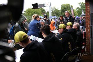 Autograph session and pit walk
 | SRO / JEP