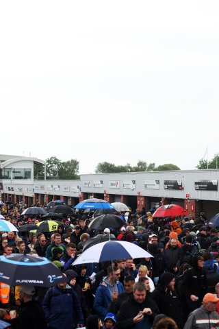 Autograph session and pit walk
 | SRO / JEP