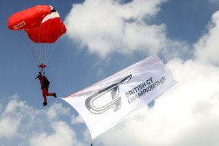 The Red Devils land on the grid before the start of the race
 | SRO / JEP