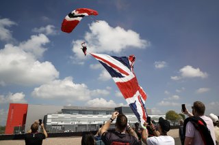 The Red Devils land on the grid before the start of the race
 | SRO / JEP