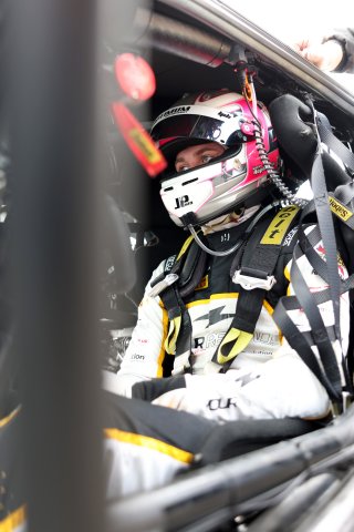 #59 - Luca Hopkinson - Optimum Motorsport - McLaren Artura GT4- | JEP \ SRO