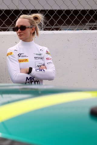 #21 - Jessica Hawkins - MK Racing - Aston Martin Vantage AMR GT4 Evo-
 | JEP \ SRO