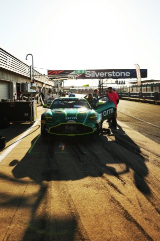 #21 - Will Orton / Jessica Hawkins - MK Racing - Aston Martin Vantage AMR GT4 Evo
 | JEP \ SRO