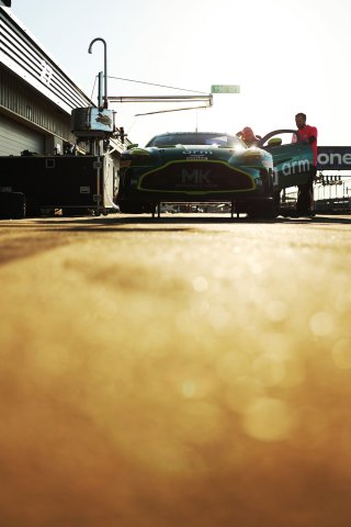 #21 - Will Orton / Jessica Hawkins - MK Racing - Aston Martin Vantage AMR GT4 Evo
 | JEP \ SRO