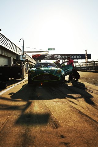 #21 - Will Orton / Jessica Hawkins - MK Racing - Aston Martin Vantage AMR GT4 Evo
 | JEP \ SRO