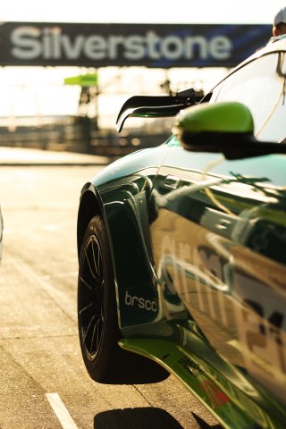 #21 - Will Orton / Jessica Hawkins - MK Racing - Aston Martin Vantage AMR GT4 Evo
 | JEP \ SRO