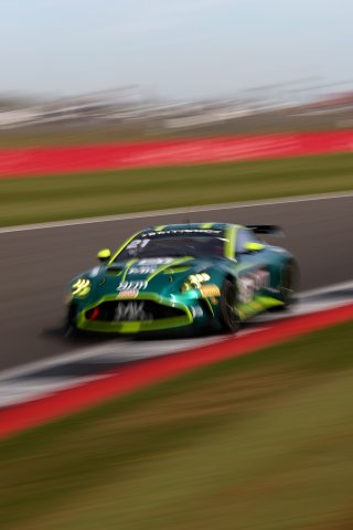 #21 - Will Orton / Jessica Hawkins - MK Racing - Aston Martin Vantage AMR GT4 Evo | JEP