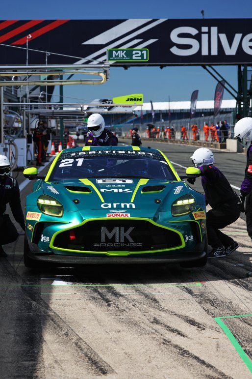 #21 - Will Orton / Jessica Hawkins - MK Racing - Aston Martin Vantage AMR GT4 Evo | SRO / JEP