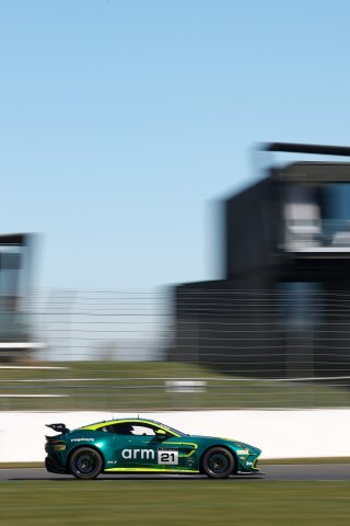 #21 - Will Orton / Jessica Hawkins - MK Racing - Aston Martin Vantage AMR GT4 Evo | SRO / JEP