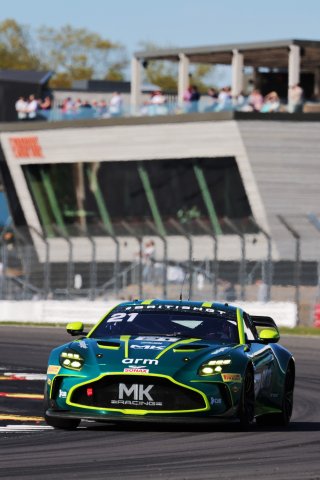 #21 - Will Orton / Jessica Hawkins - MK Racing - Aston Martin Vantage AMR GT4 Evo | SRO / JEP