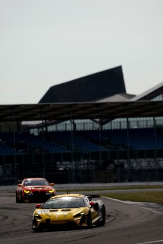 #59 - Luca Hopkinson / Josh Stanton - Optimum Motorsport - McLaren Artura GT4 | SRO / JEP