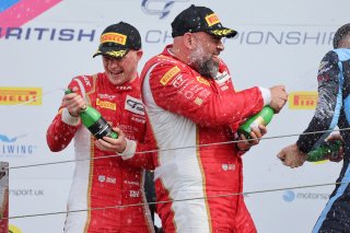 #6 - Ian Loggie / Phil Keen - Paradine Competition - BMW M4 GT3 Evo
 | JEP \ SRO