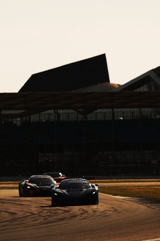 #69 - Steven Lake / Josh Rowledge - Mahiki Racing - McLaren 720S GT3 Evo
 | JEP \ SRO