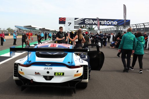 #7 - Andrew Howard / Ross Gunn - Beechdean Motorsport Ltd - Aston Martin Vantage AMR GT3 Evo
 | JEP \ SRO