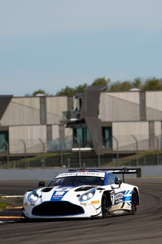 #7 - Andrew Howard / Ross Gunn - Beechdean Motorsport Ltd - Aston Martin Vantage AMR GT3 Evo | SRO / JEP