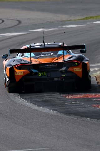 #77 - Morgan Tillbrook / Ben Barnicoat - Optimum Motorsport - McLaren 720S GT3 Evo | SRO / JEP