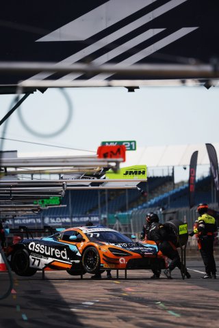 #77 - Morgan Tillbrook / Ben Barnicoat - Optimum Motorsport - McLaren 720S GT3 Evo | SRO / JEP