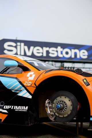 #77 - Morgan Tillbrook / Ben Barnicoat - Optimum Motorsport - McLaren 720S GT3 Evo | SRO / JEP